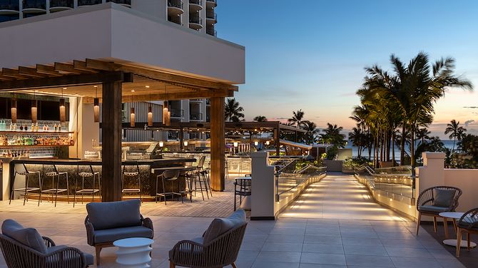 Do I need to be a hotel guest to visit Queensbreak?